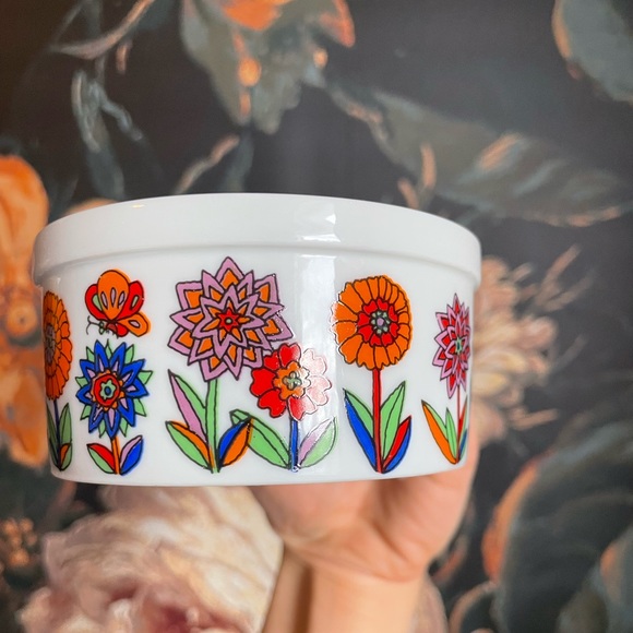 VTG Japanese Ramekins with Vibrant Floral Butterfly Pattern - Picture 7 of 12